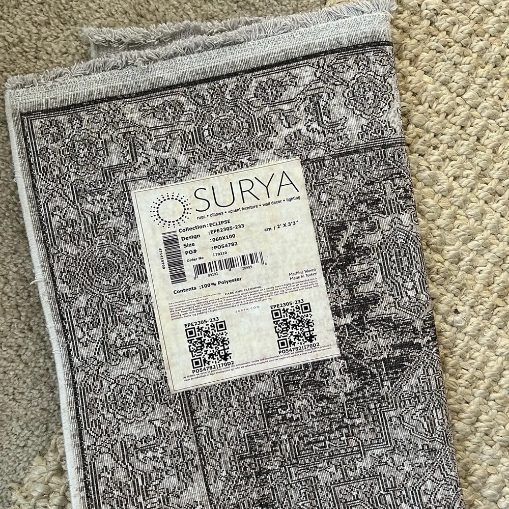 Vintage Style Gray Mini Rug